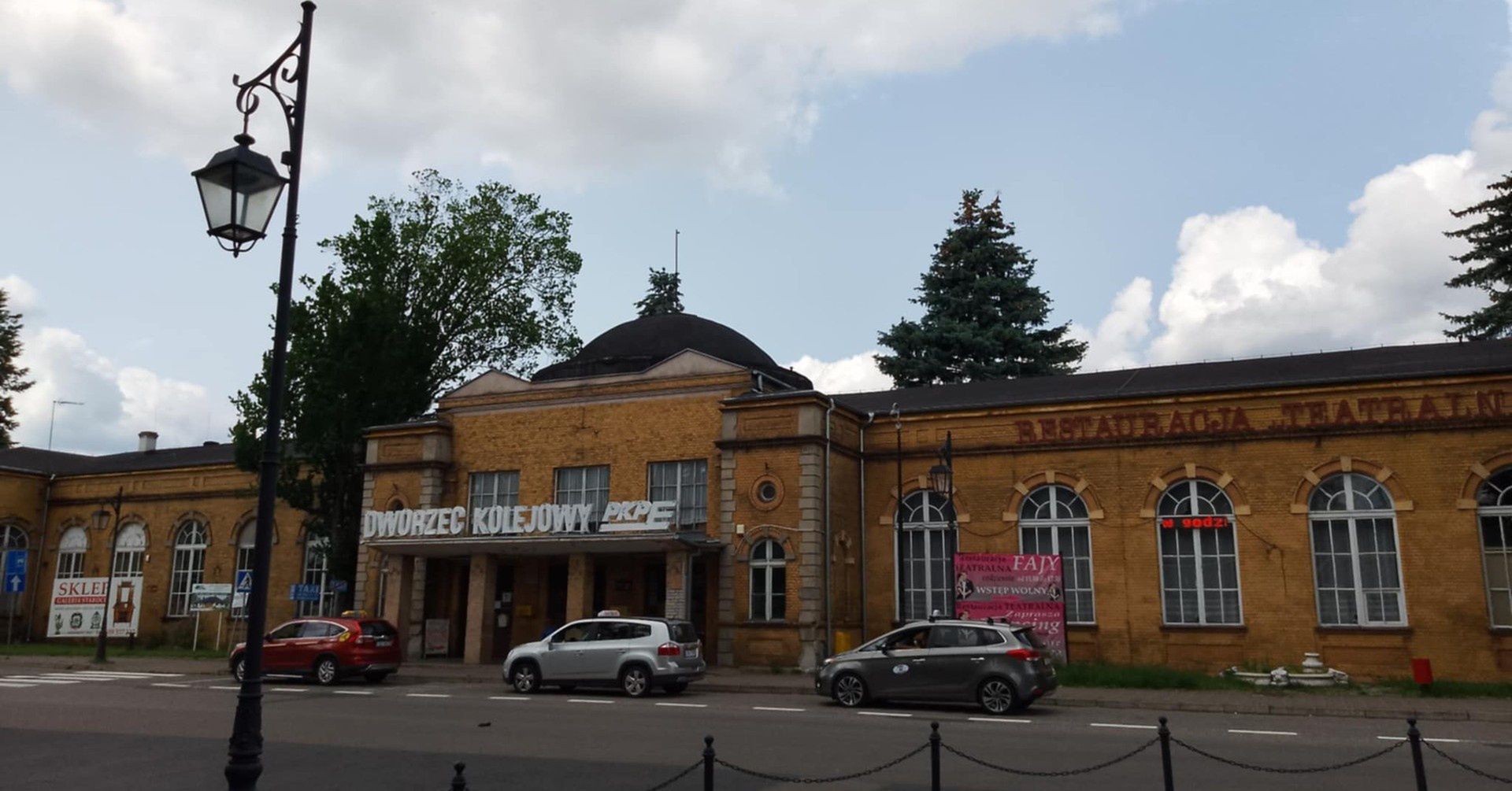 Ciechocinek. Na zdjęciu nieczynny - na razie - dworzec kolejowy w Ciechocinku.