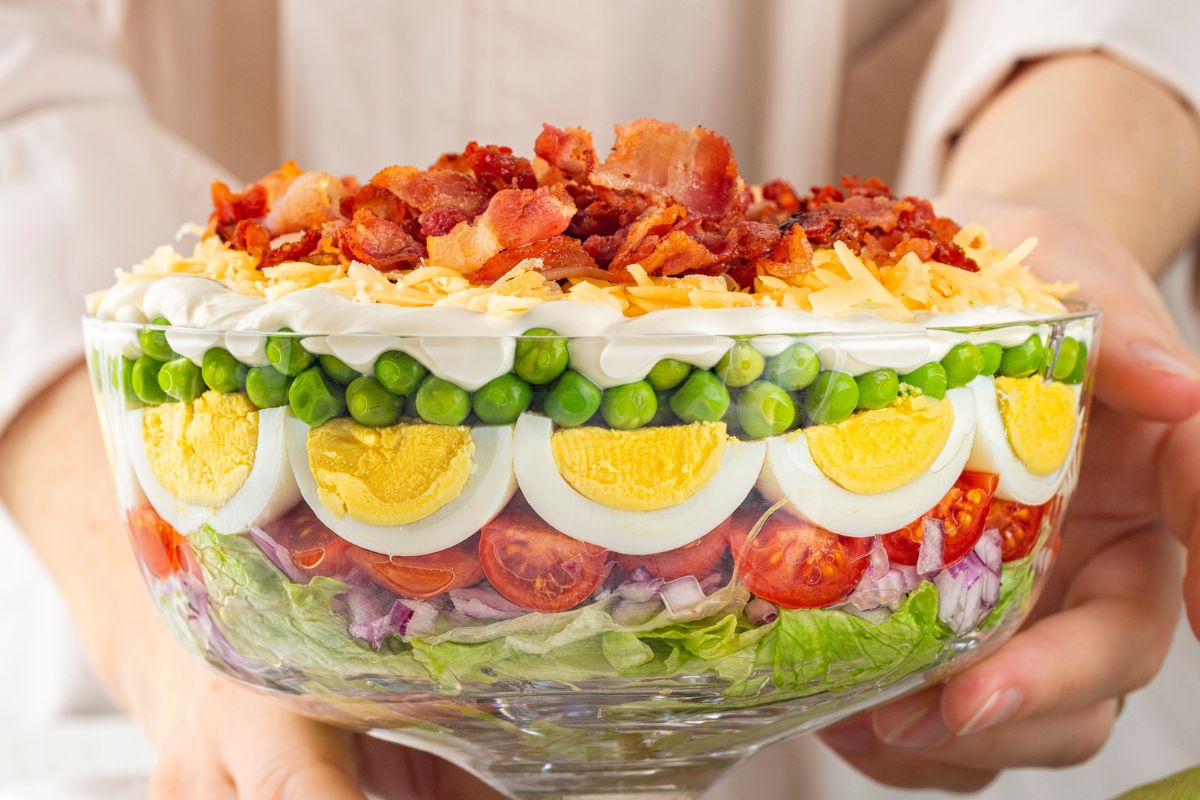 Amerykanie uwielbiają warstwową sałatkę z bekonem