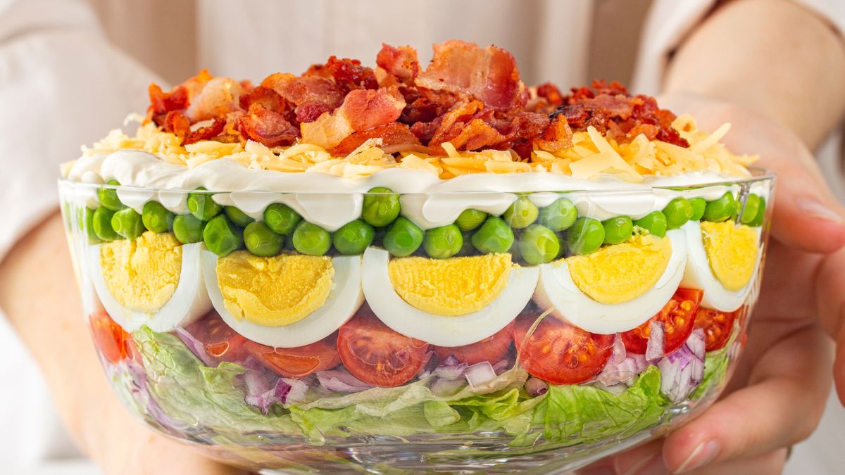 Amerykanie uwielbiają warstwową sałatkę z bekonem