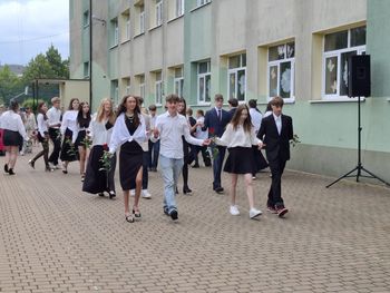 Na zakończenie roku ósmoklasiści z "Jedynki" zatańczyli Poloneza