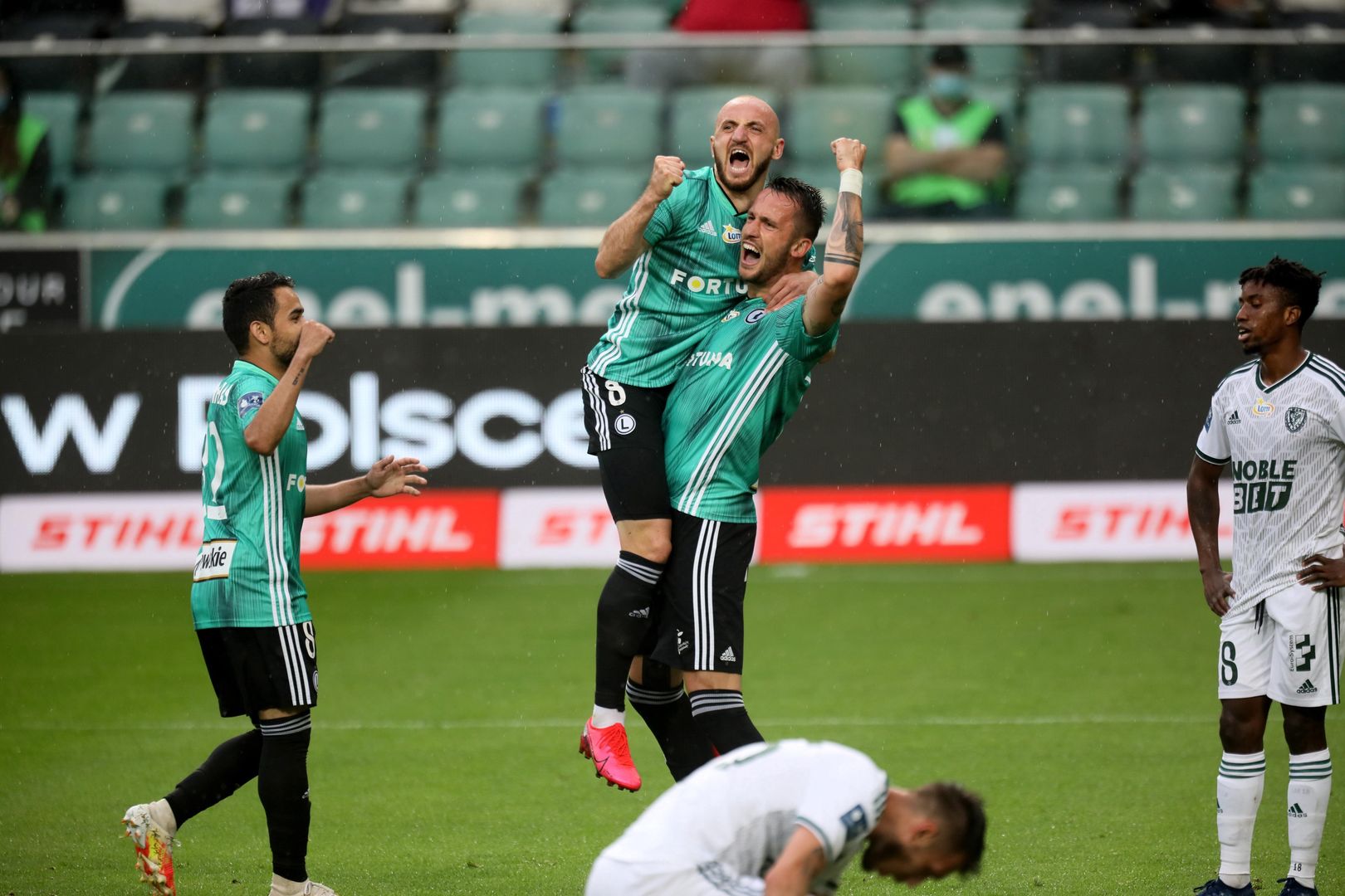 Legia Warszawa wygrywa ze Śląskiem Wrocław 2:0.