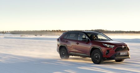 Toyota RAV4 Plug-in Hybrid i Toyota C-HR Plug-in Hybrid – nowa era ekologicznej mobilności