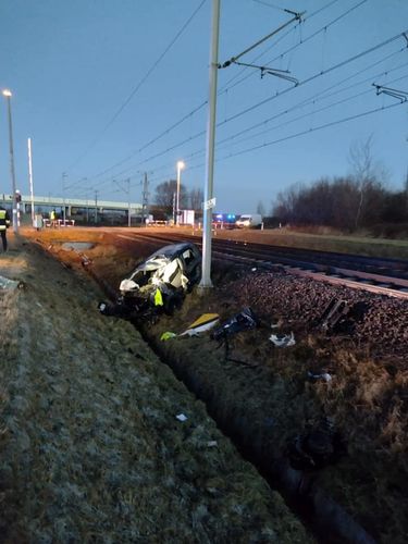 Tragiczny wypadek w Legnicy. 70-latka wjechała tuż pod pociąg