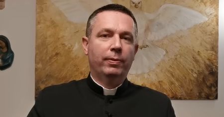 Znany ksiądz pisze o polityce. Ludzie są zbulwersowani