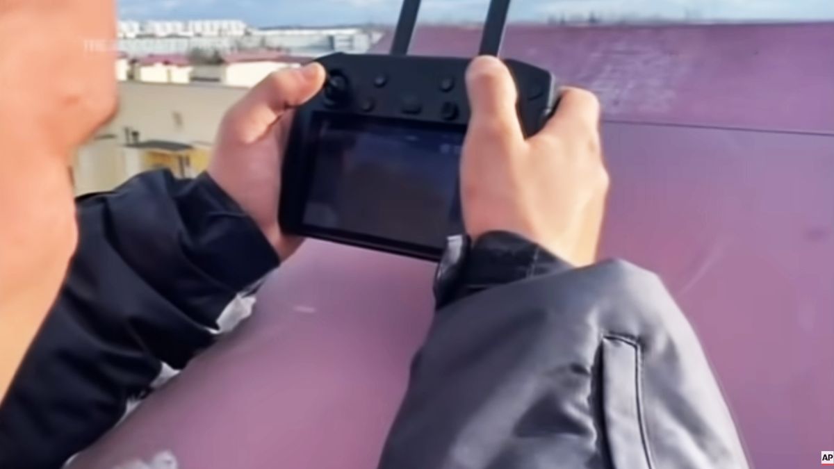 Wojna w Ukrainie: Pasjonaci dronów namierzają rosyjskie wojska 1