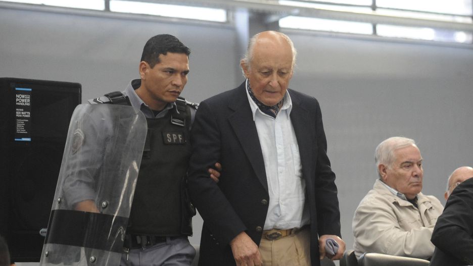 Na zdjęciu Santiago Riveros podczas jednego z procesów w Argentynie