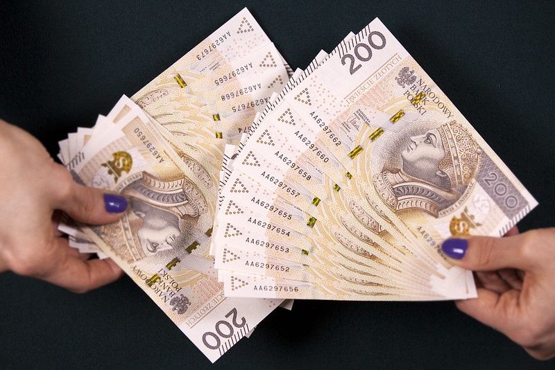 pieniądze 200 złotych banknoty