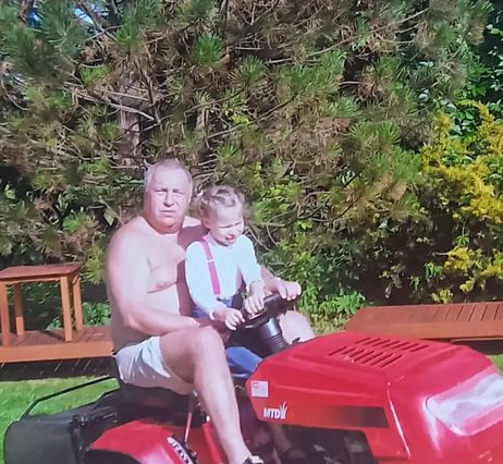 Jerzy Stuhr z wnuczką Matyldą
