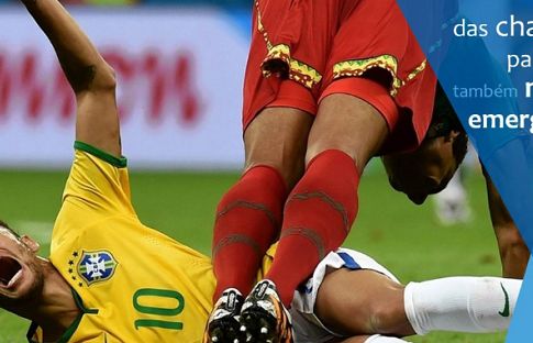 Neymar cierpiący po faulu w kampanii przestrzegającej przed nieuzasadnionym dzwonieniem na numer alarmowy