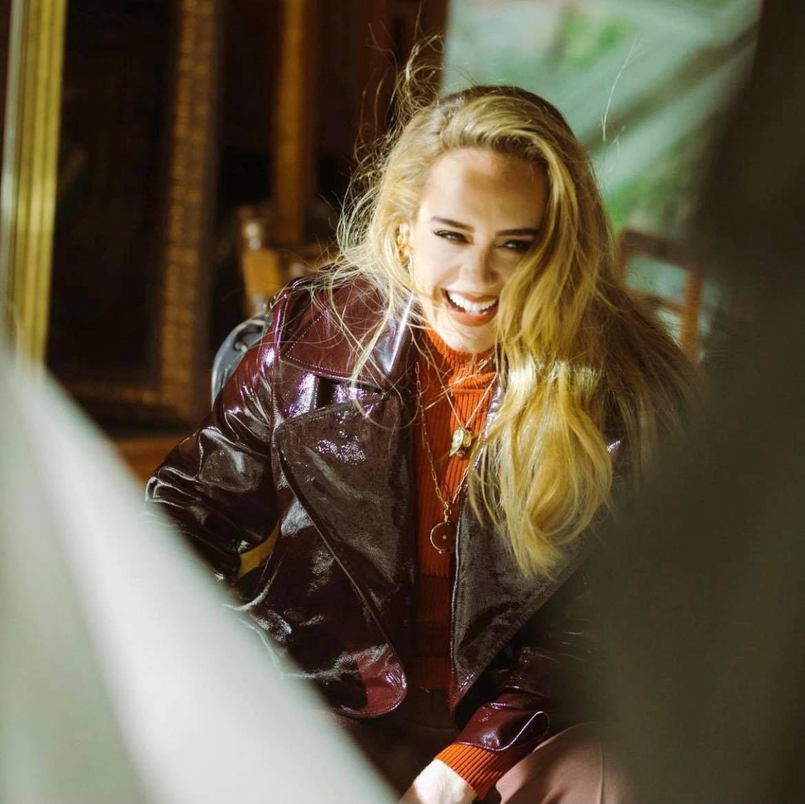 Adele ukazuje kulisy kręcenia teledysku do "Easy on Me"
