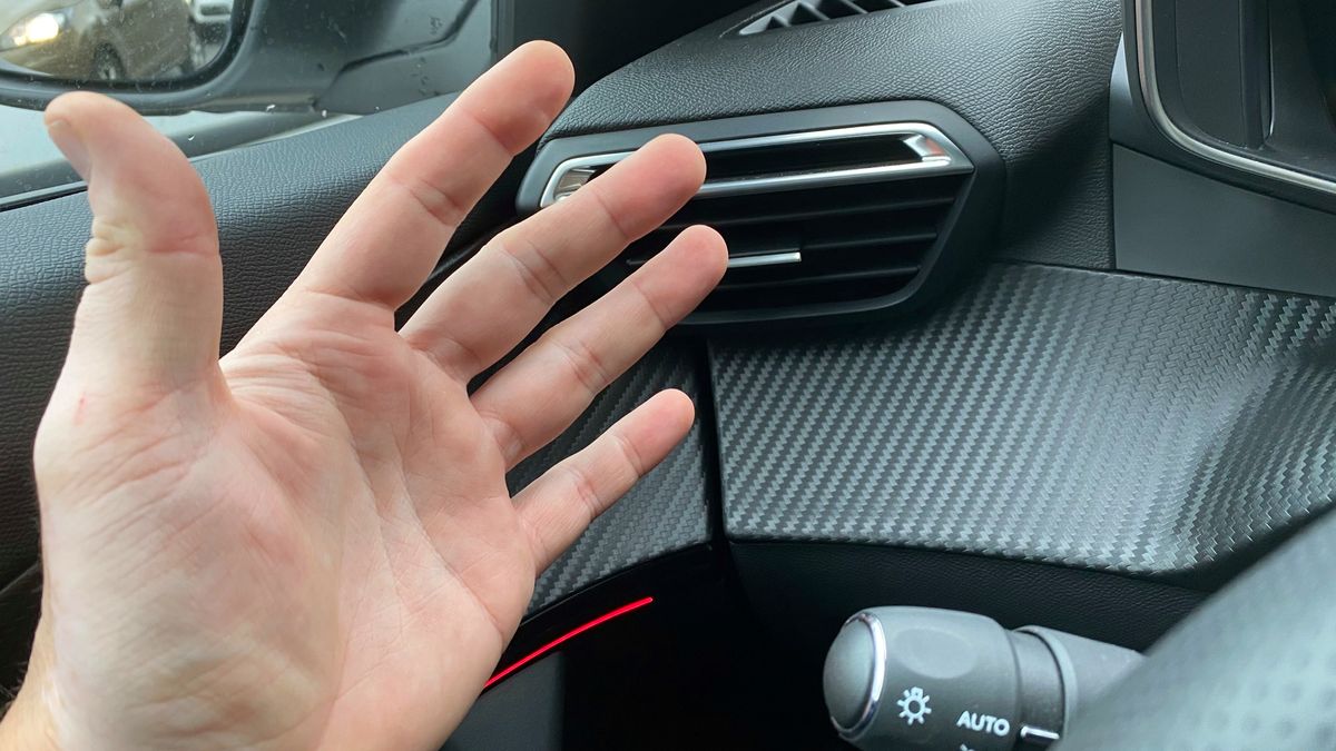 Ogrzewanie włączone, a z kratek leci zimne powietrze. To nie musi być awaria.