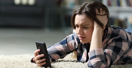 Ile godzin na dobę używamy smartfona? Te liczby szokują