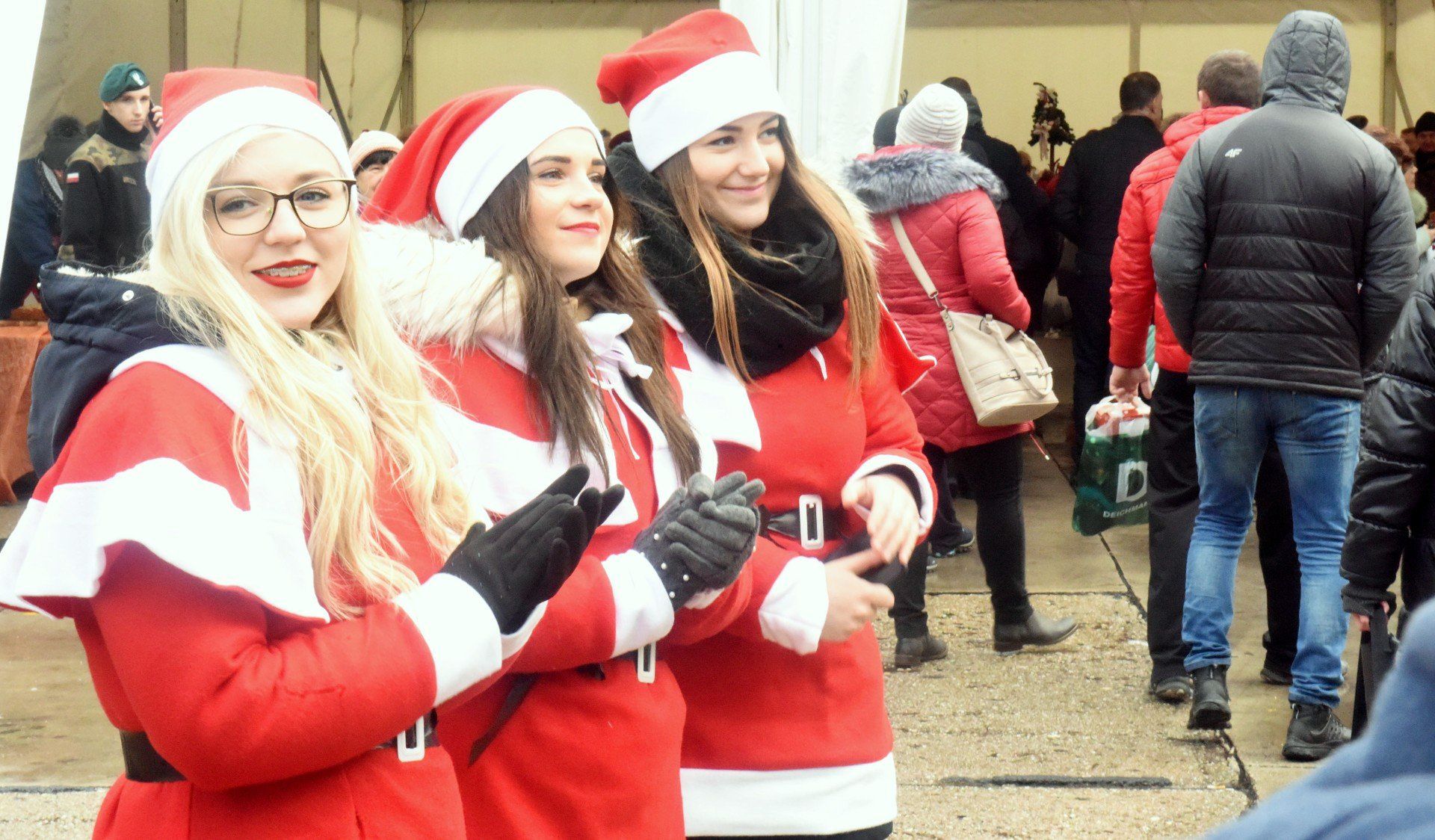 W wielu lubuskich miastach i miasteczkach trwają lub rozpoczną się jarmarki bożonarodzeniowe. Ich organizatorzy przygotowali sporo atrakcji, dlatego warto wyjść z domu i jakie niespodzianki czekają tam na nas w najbliższych dniach.