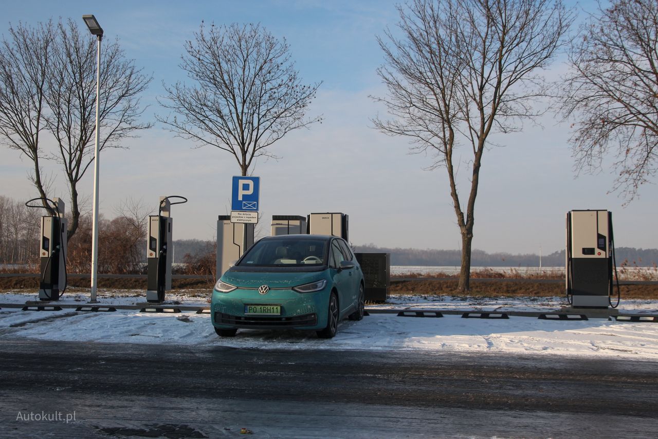 Superszybkie ładowarki są już w Polsce. Mogłyby działać, ale na to jeszcze poczekamy