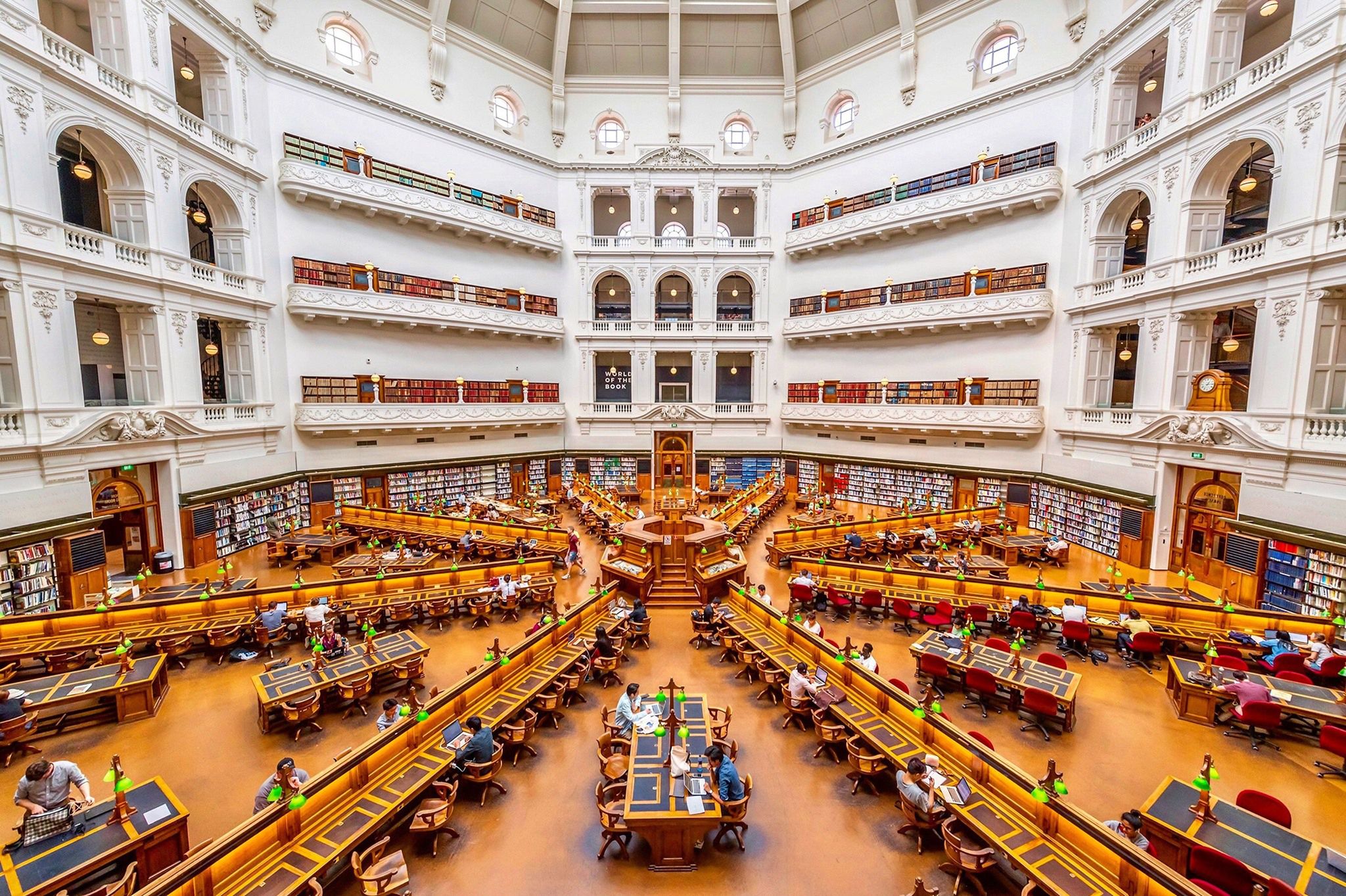 Najpiękniejsze biblioteki świata na zdjęciach. Ten fotograf odwiedził mnóstwo miejsc 1