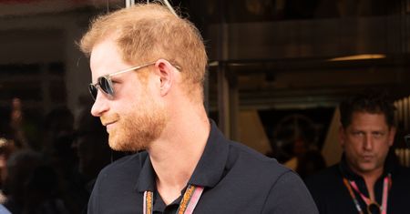 Kto jest biologicznym ojcem księcia Harry'ego? "Jedną z przyczyn plotki były rude włosy majora Hewitta"