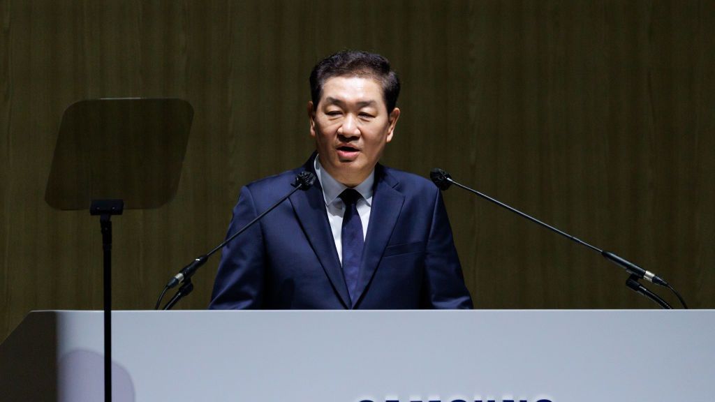 Han Jong-hee, co-chief executive officer of Samsung Electronics Co., speaks at the company's annual general meeting at the Suwon Convention Center in Suwon, South Korea, on Wednesday, March 19, 2025. Samsung Electronics is continuously pursuing M&A for future growth and will "definitely achieve" results this year, said Han. Photographer: SeongJoon Cho/Bloomberg via Getty Images
Bloomberg
east asian, south korean, company meetings annual meetings, korea economy, agm