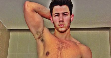 Nick Jonas BEZ KOSZULKI! SEKSOWNY?