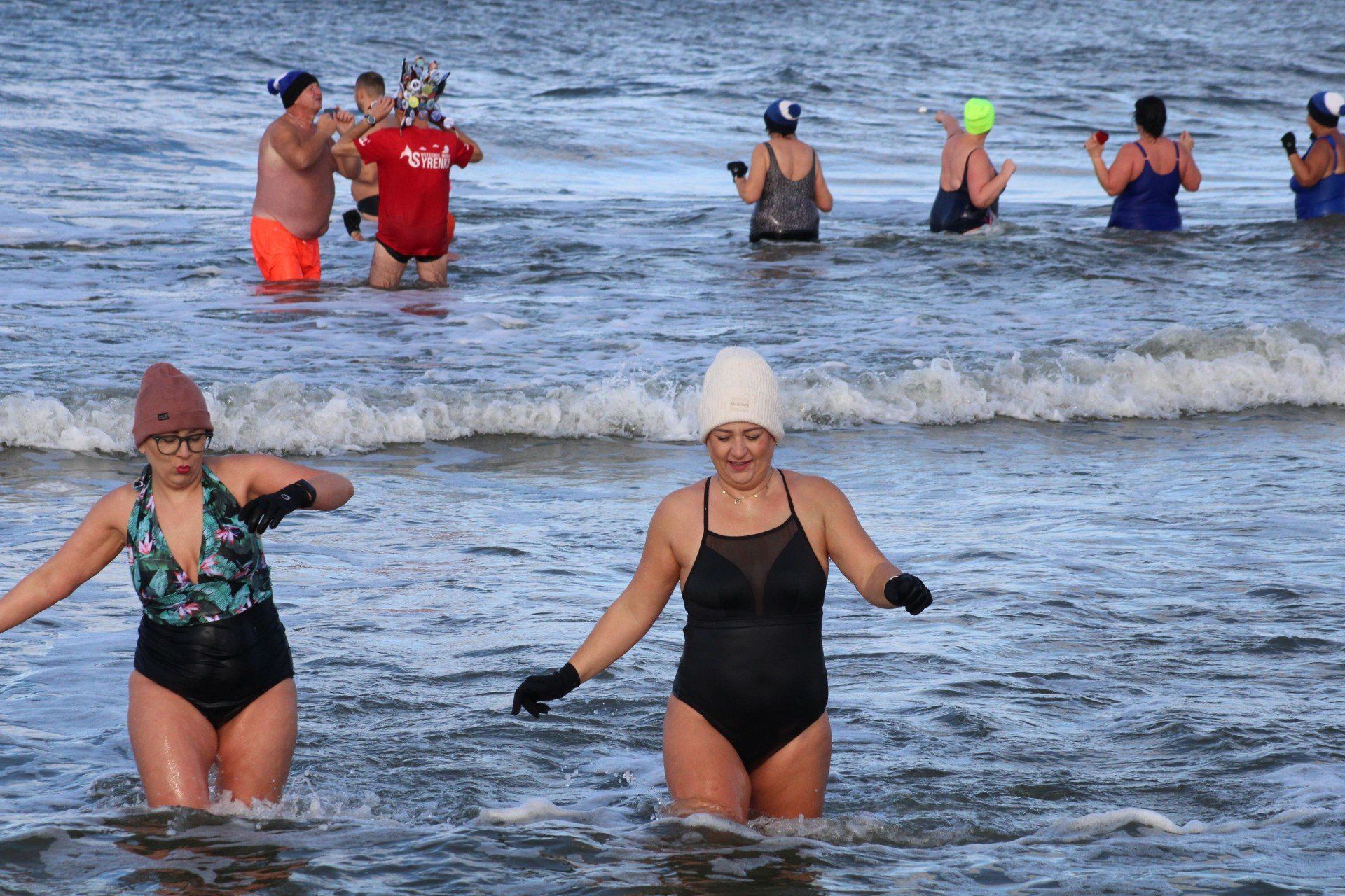 Niedzielna kąpiel morsów w Mielnie