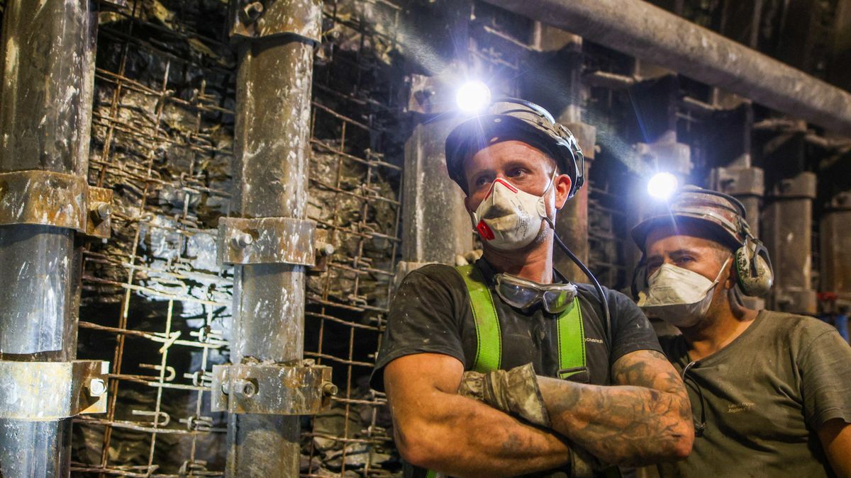 kopalnia w�gla kamiennego
Kasia Zaremba
chodnik, chodnika, dr��enie, ekonomia, g�rnictwo, g�rnicy, g�rniczy, g�rnik, kombajn, kopalnia, podziemne, poziom 960, producent w�gla kamiennego, przemys� wydobywczy, w�giel kamienny, w�gla kamiennego, zdj�cia