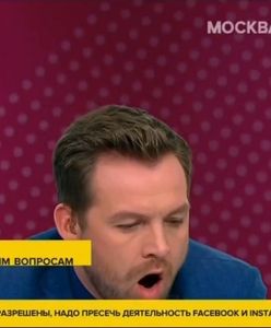 Wpadka w propagandowej telewizji. Prowadzący ziewał podczas wystąpienia premiera