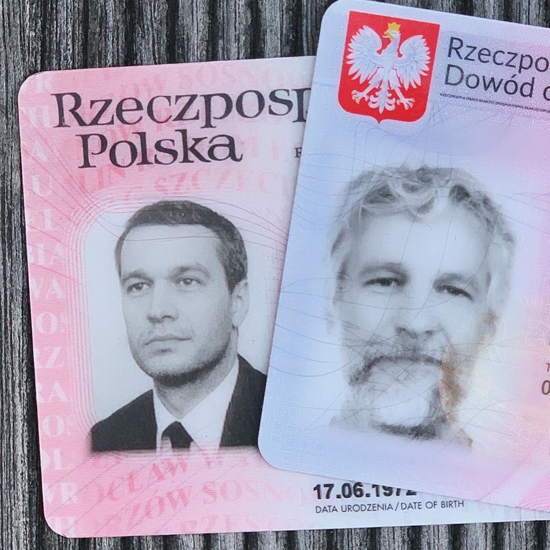 Michał Żebrowski porównał stary i nowy dowód osobisty