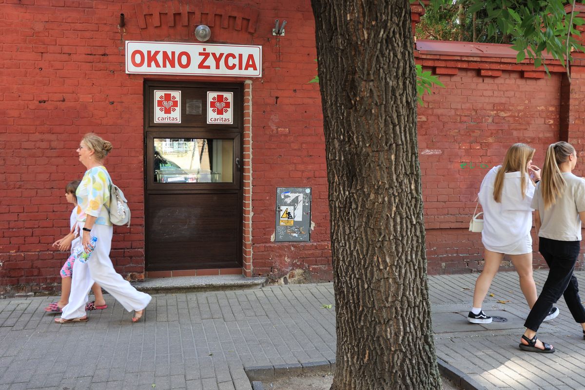 okno życia, porzucone dzieci, sąd rodzinny 6-latka porzucona w oknie życia. Poruszająca relacja najbliższych