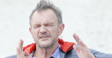 "Dlatego chodzę z pistoletem". Cezary Pazura zaskoczył podczas wywiadu