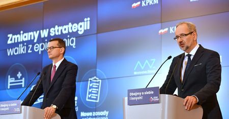 Koronawirus w Polsce. Szkoły zamknięte i powrót zdalnego nauczania? Konferencja premiera na żywo