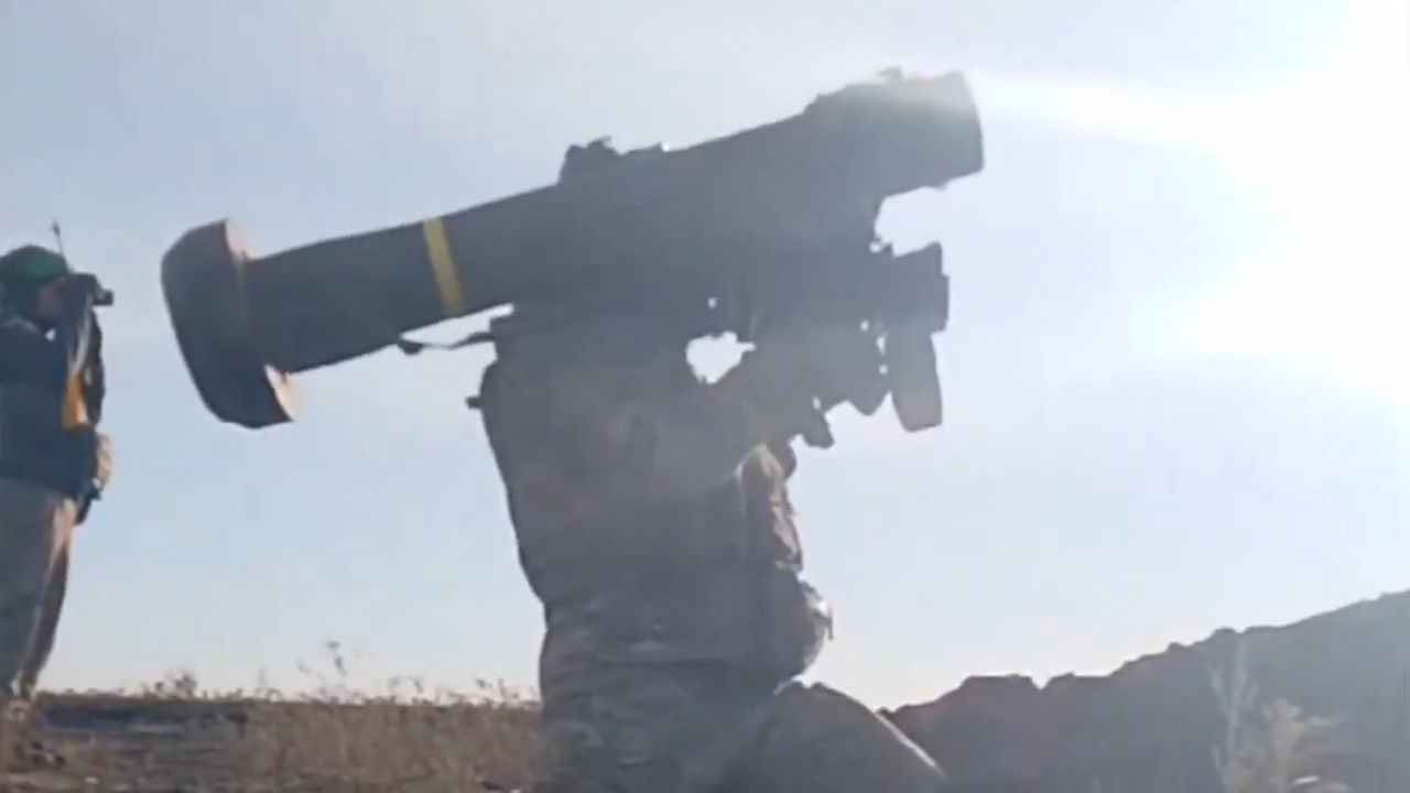 FGM-148 Javelin tuż przed odpaleniem.