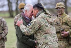 Król Karol III odwiedził ukraińskich żołnierzy. Fotograf uchwycił niezwykły moment