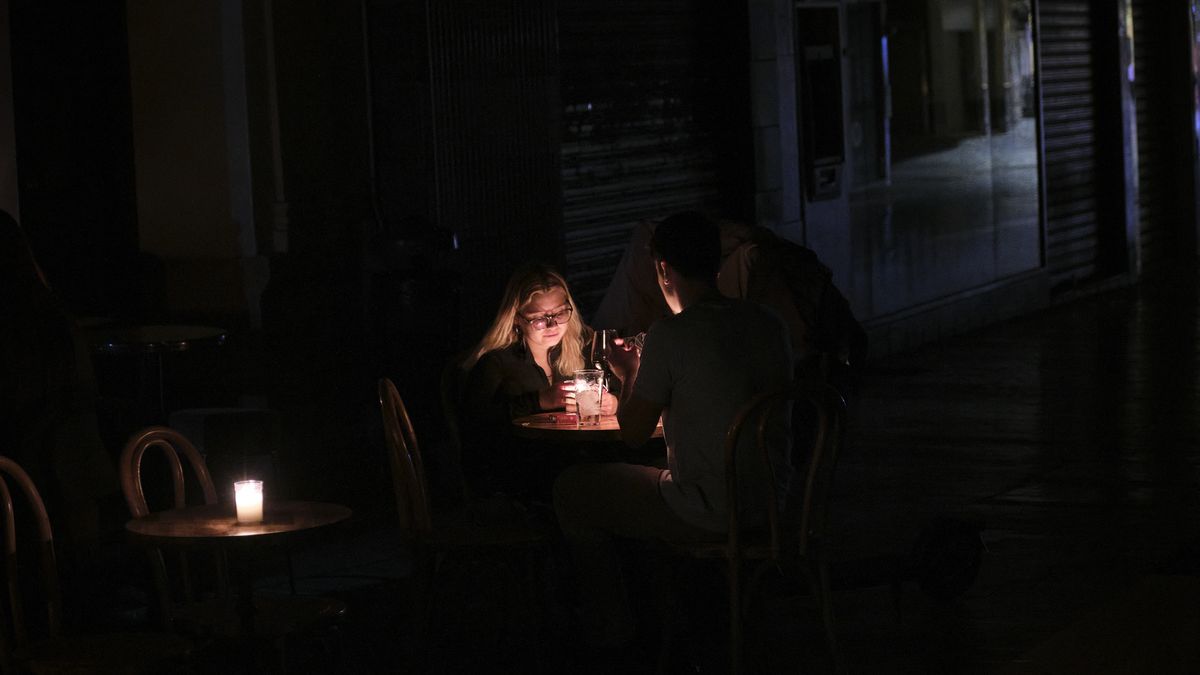 A massive power outage strikes Spain and Portugal, briefly affecting parts of France as well, on Monday, April 28, 2025. Street lights, traffic signals, and internet/mobile networks go down, leading to widespread disruptions and long queues at ATMs and grocery stores. Authorities declare a state of emergency in several Spanish regions and mobilize 30,000 police officers to maintain order. The blackout, one of the largest in Europe's recent history, sparks debate about grid stability and the role of renewables in Spain's energy system in Malaga, Spain, on April 29, 2025. (Photo by Guillaume Pinon/NurPhoto via Getty Images)