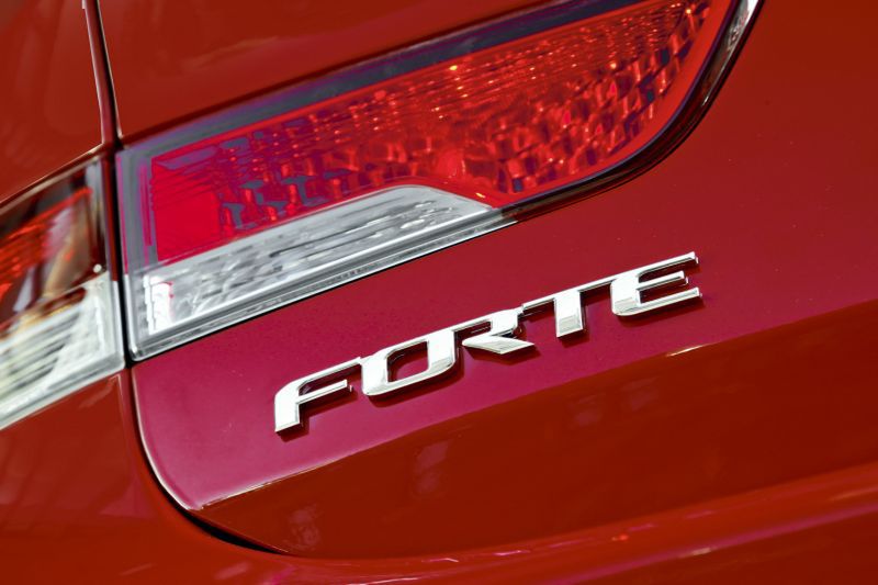 2010-Kia-Forte-Koup-24
