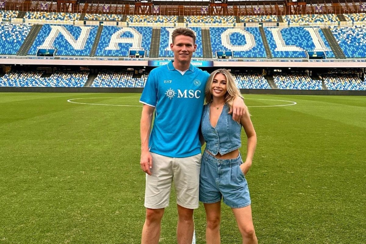 Scott McTominay i Cam Redding na stadionie SSC Napoli