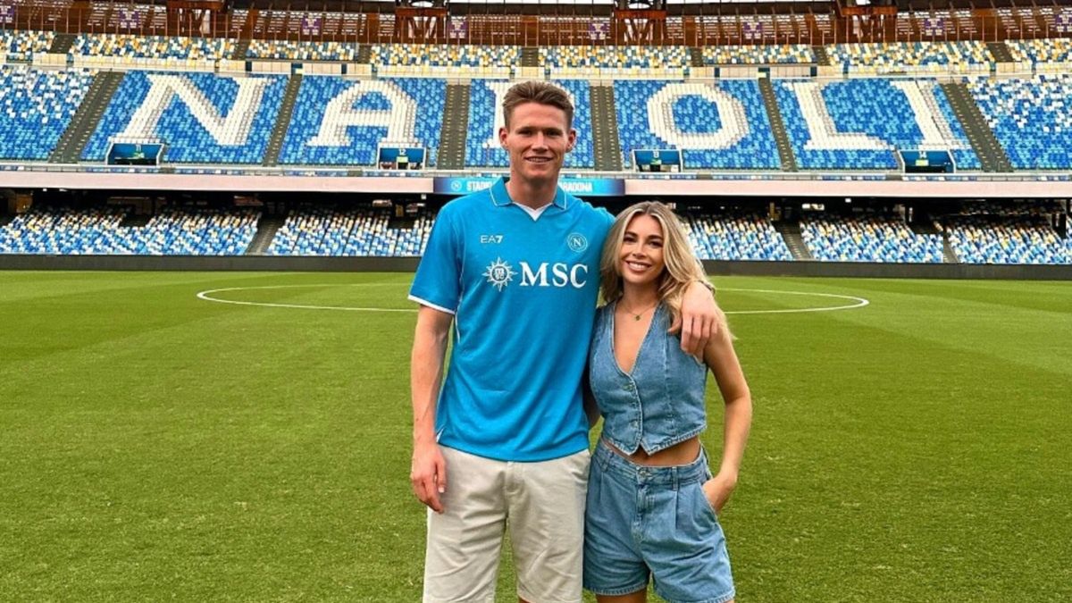 Scott McTominay i Cam Redding na stadionie SSC Napoli