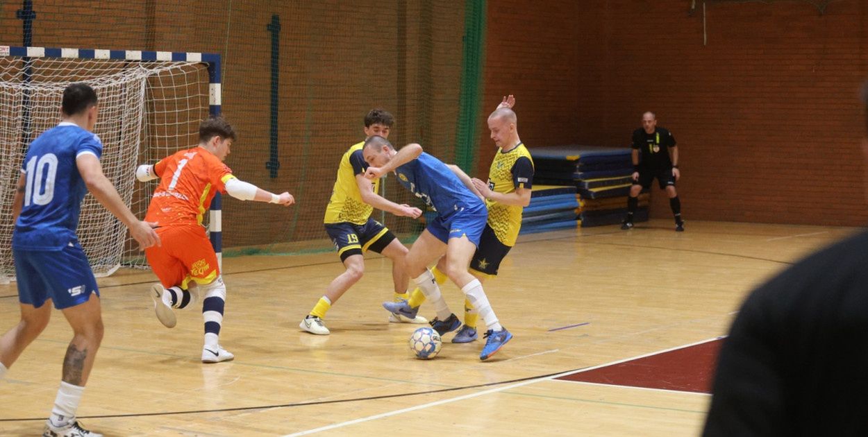 Legniccy futsaliści zmietli z parkietu Gwiazdę Ruda Śląska w pucharze