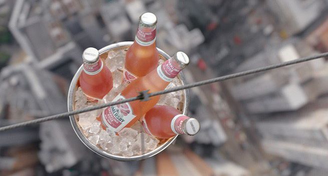 "Roześmiane chwile z przyjaciółmi" w reklamie Somersby Sparkling Rosé (wideo)