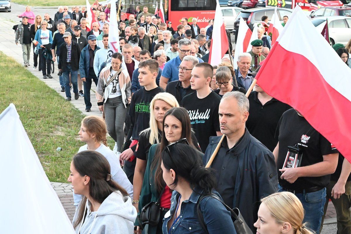 Wielki Marsz Pamięci ku Czci Ofiar Rzezi Wołyńskiej zorganizowany w Stalowej Woli. Zobacz zdjęcia