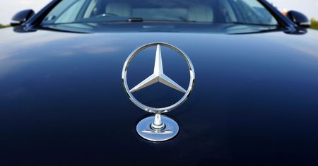 Skradziony Mercedes odzyskany w Sierpcu. Szybka akcja policji!