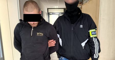 Warszawa: 23-latek rzucił się z maczetą na przypadkowego przechodnia. Odpowie za usiłowanie zabójstwa
