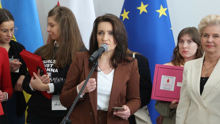 Posłanki KO, PSL i Lewicy wyraziły poparcie dla projektu ustawy o darmowych podpaskach