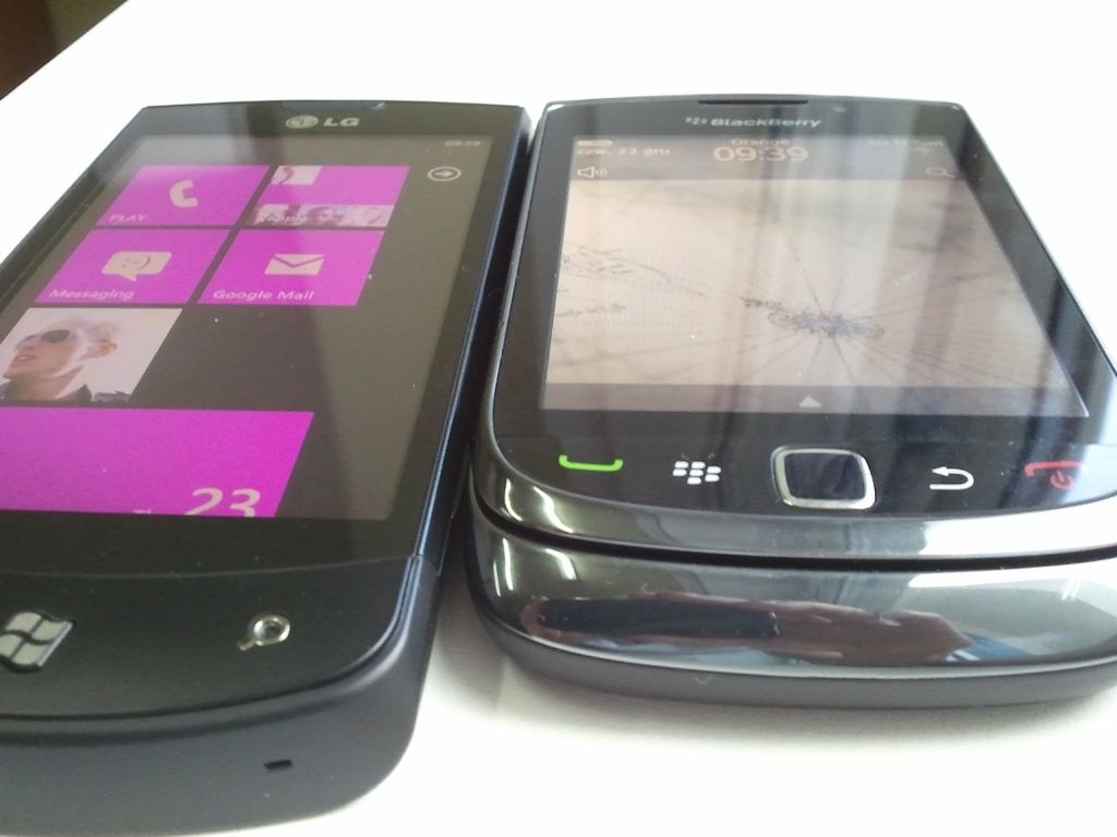LG Swift7 i BlackBerry Torch