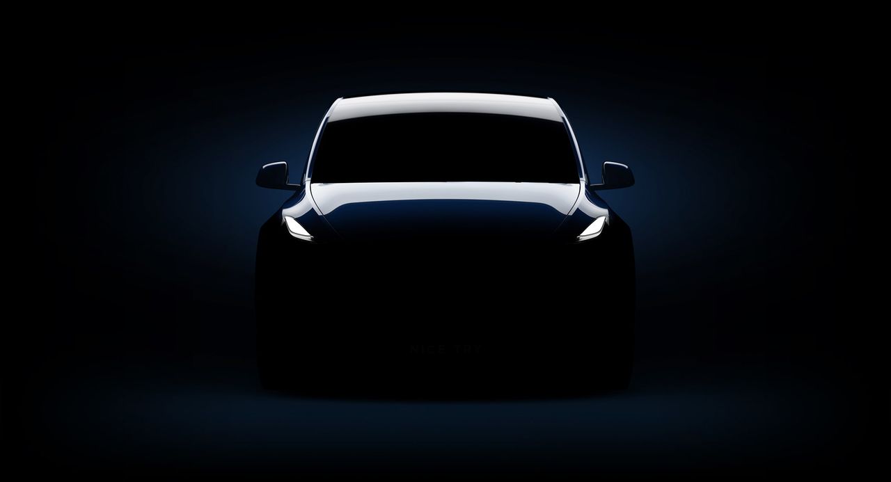 Tesla Model Y jeszcze schowana w cieniu