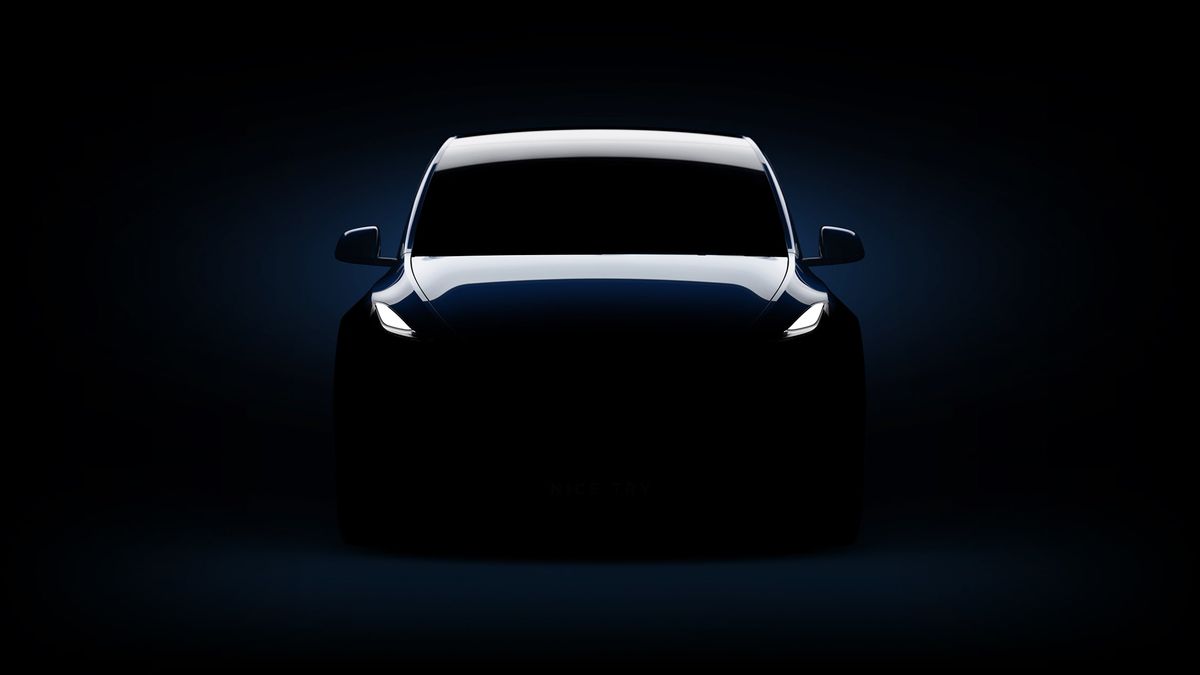 Tesla Model Y jeszcze schowana w cieniu