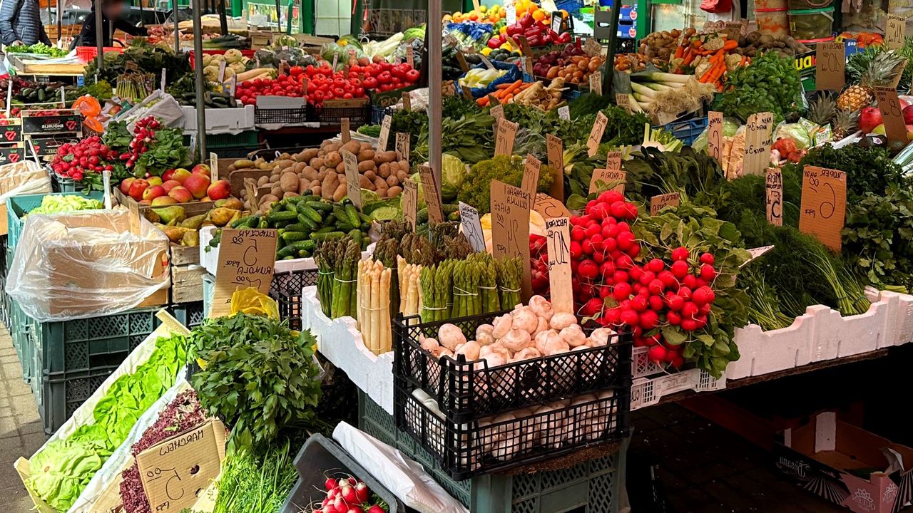 Na co zwrócić uwagę kupując warzywa na bazarku?