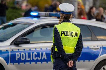 Wypadek w Bogucicach Pierwszych. Motocyklista zderzył się z seatem i trafił do szpitala
