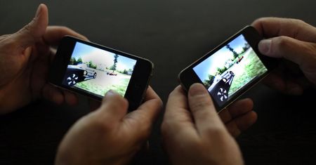 Android vs iOS - gdzie gramy więcej?