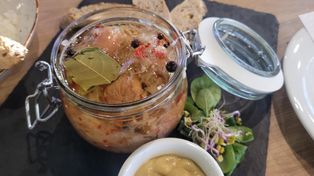 Czeskie gospodynie wkładają do słoików i marynują jak ogórki. Dla Polaków nie do pomyślenia