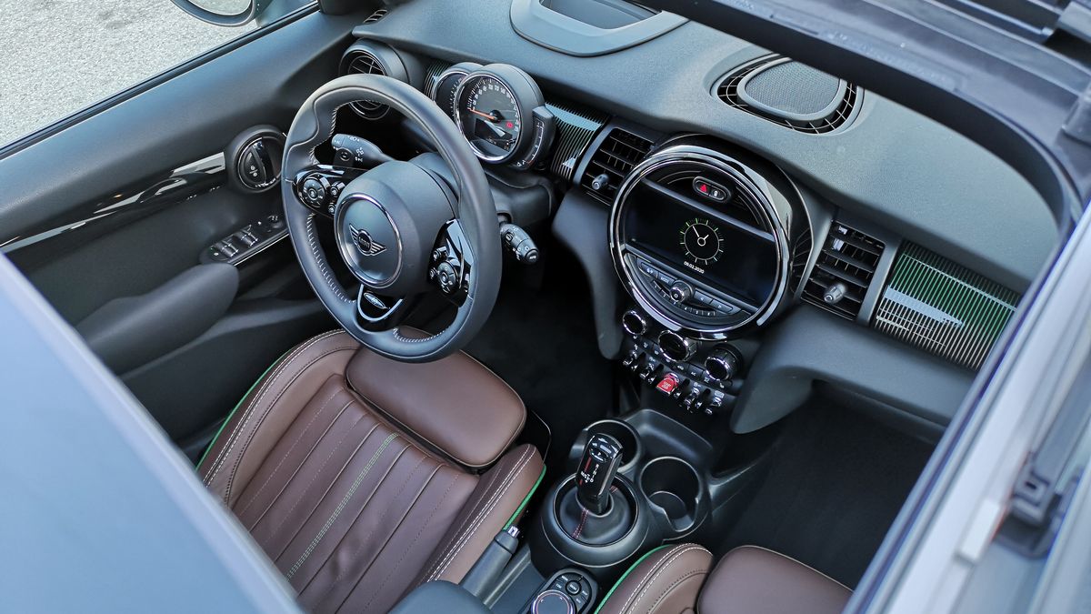MINI Cooper S: aplikacja MINI Connected, obsługa systemu oraz audio Harman Kardon 1