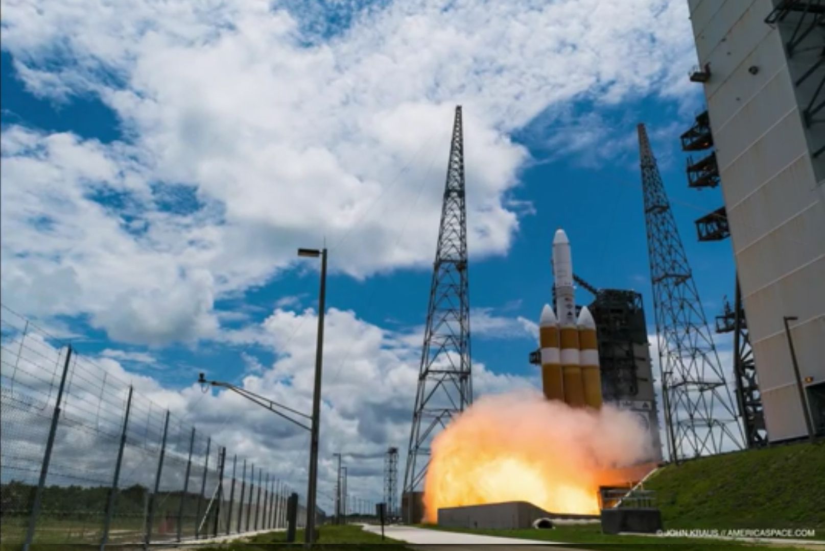 16-latek ujął start rakiety Delta IV swoim Nikonem D3300 2